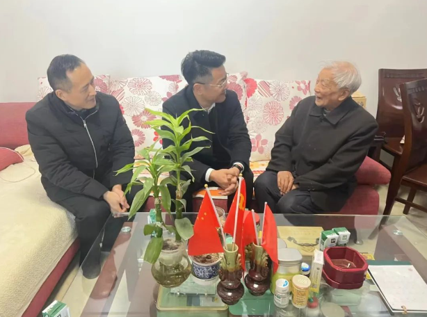 将组织关爱送上门、送心间