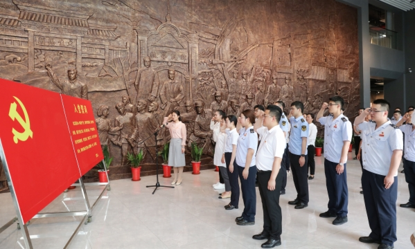 上好机关新发展党员“入党第一课”